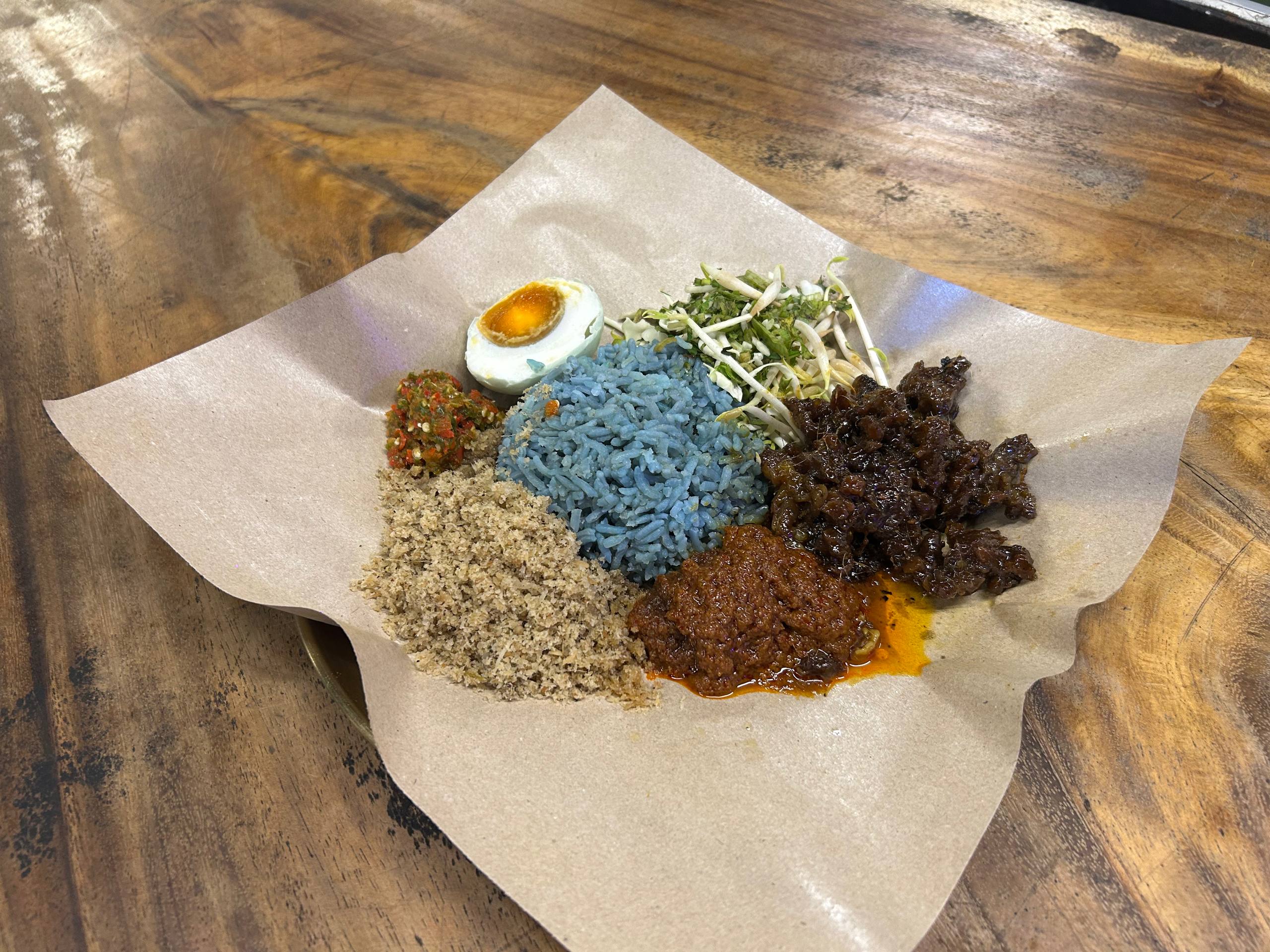 Nasi Kerabu Daging Bakar